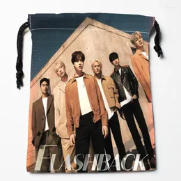 Bolsas de armazenamento ikon kpop garoto drawstring 18x22cm Soft Satin Fabric Rousion Roupos Bag Shoes 0506