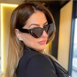 2023 Novo designer f Família novo Triângulo da moda Cat Star Star Mesle Glasses Sunglasses Fe40037U