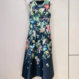 Casual Dresses Leaf Print svart blommig ärmlös o-hals tank midja positionering och veckning midi klänning för kvinnor