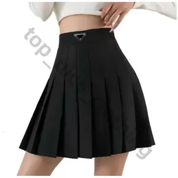 Praada Skirts Designer Prades Nuovo Accademia Decorazione PRDS Abito a pieghe a bassa vita a bassa vita Casualmente Casualmente Scapa Short Short 725