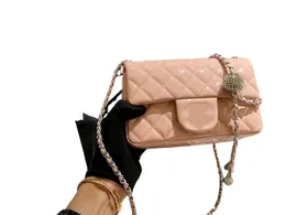 2024 Top Summer Hot Selling Fashion Design High-End Patent Leather Golden Ball Chain Bag Högkvalitativ fårskinn Mönster
