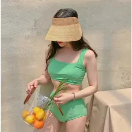 2024 Новый 2021 Simple Split High Plimsuit Women Women Корейская версия твердого цвета ретро винтажное похудение на животе, покрывающее купальные купальники.