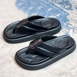 Designer Flip Flops New Men Slides Leather Embossed Sandals Crossover Strap Slippers Beach Shoes With Box 558