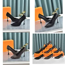 Sandals Designer Sapatos Bombas de couro de couro feminino Pin salto alto salto alto pontuado cetim altura do salto preto 10cm 8cm 6cm com qualidade de qualidade original