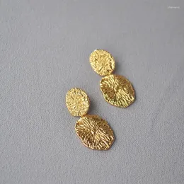 Stollen Ohrringe Chic einzigartiges Design Mode handgefertigtes Schnitzmuster 18K Gold plattierte Messingohren 925 Silber Pin Frauen fein scheinen