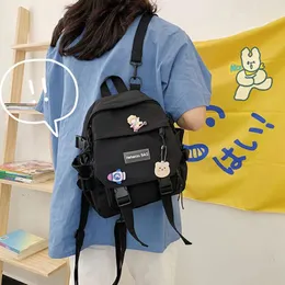 Ryggsäck stil 2024 söta kvinnor ryggsäckar student skolväska tecknad badge docka gåva kawaii tjej resor