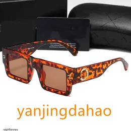 NEW Designer Polarized Square Sunglasses for Men and Women UV Resistant Retro Casual Eyewear with Gift Box