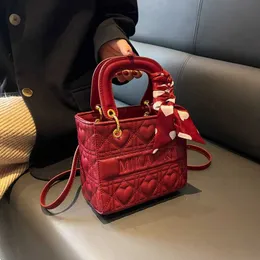 مصمم حقيبة Dai Fei Bao Bao Wedding Bag Hage لـ Girlfriend Advanced Large Cartder Bag Bag Red Wedding Bag