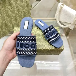 2025 Designer Sandals Luxury Slipisti vintage Lucile azzurra Scarpe per donne casual Flat Fall Muli Script Logo Denim Slide Slier Shandal Sliforo Donne