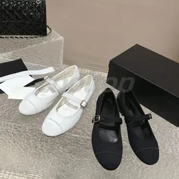 Stoff Cover Mary Jane Flat Ferse Schnalle Gurt Ballet Flat Schuhe Ladungsstaatsanwälte Damen Leder Außensohle Luxus Designer Kleidschuhe Danze Schuhe Schwarz Weiß Minimalist