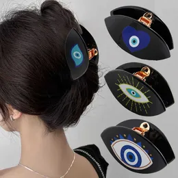 Klemmen Kroean Girl Blue Demon Eye Hair Claw Clip Hold Haarnadel Blue Devils Eye Hai Barrettes PVC Pferdeschwanz Haarzubehör Kopfbedeckung Y240425