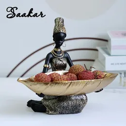Saakar Resina esotica Black Woman Figurine Africa Figura Desktop Desktop Keys Candy Contenitore Interiori Craft Objects 240416