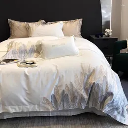Yatak Setleri 2024 Üst düzey hafif lüks stil uzun elekli pamuklu dört parçalı set saf tüy deseni yorgan beyaz gri