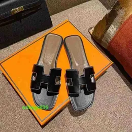 Oran sandals da donna Slifori in pelle rete rossa Un personaggio per donne 2024 Popolare genuino a fondo piatto Casu di outwear con logo lye6 1o6w