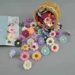 100pcs 4,5 cm Seide Retro Daisy Künstliche Blumenkopf Hochzeit Dekoration DIY WREATH CRACKBUCK BRÜFTIGKEITSBAND HEAD RINGEN 240425
