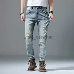 Designer jeans för mens vår/sommar nya mäns jeans trendiga, perforerade, personliga, repade, avslappnade, tvättade blå elastiska jeans