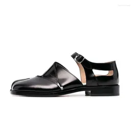 Casual Schuhe Design Frauen Split Zeh Echtes Lederkreuzgurt Schwarze Sandalen Britische Fashion Party Sandalien Zapatos 3c