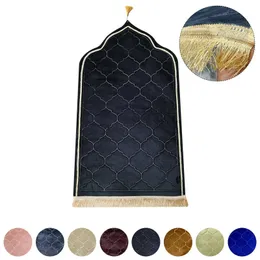 Tappeto di preghiera musulmana di viaggio portatile Mat Ramadan non slip flanella tappeto Embossante tappeti morbidi tappeti da esterno per famiglia morbida 240418