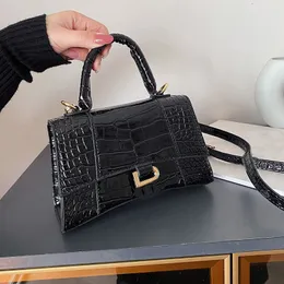 Tasarımcı Çantası için Kum Saati Çanta Çanta Klasik Stil Kapalı Altın Harfler Omuz Çantaları İyi Kaliteli Seyahat Timsah Deri Crossbody Çantası Tasche TE020 C4