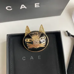 Designer Neue katze geformte Brosche Luxusmarke 18K Gold plattiert modisch niedlich Mädchen Brosche hochwertige Boutique Geschenk hochwertiger Brosche mit Box Party