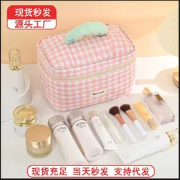 Estilo coreano Bolsa de cosméticos de grande capacidade feminina Bolsa de armazenamento portátil Bolsa de produtos de higiene pessoal portátil.