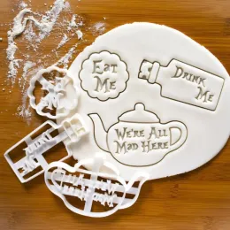 القوالب 3pcs أكلوا Me Cookie Cutter Alice in Wonderland موضوع ملف تعريف الارتباط المثير للاهتمام ملف تعريف الارتباط يدويًا ملحقات الخبز ملفات تعريف الارتباط DIY