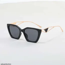 8286 Designer solglasögon klassiska glasögonglasögon utomhusbokstav pbeach solglasögon för man kvinna mix färg valfri triangulär signatur