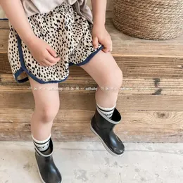 Pantaloni per bambini carini e comodi per estate 2024 Stampa leopardo Capris Cotton Linen Girls Shorts Cashs Girls Abibiti