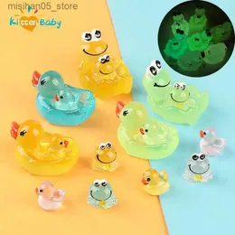 Sand Play Water Fun 2 bitar av Glowing Duck Float Animal Duck float flash i vatten Rubber Duck Baby Show Toy Gift Q240426