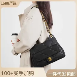 Selection Strict of Small Fragrant Cowhide Leather Underarm Bag Cowhorn Oil Wax Genuine Womens 2024 Diamond Grid Chain Single Shoulder Ba