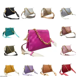 Bolsas de grife de designer Bolsa de crossbody Coussin PM Bolsas de bolsa de tamanho de corrente com padrão de relevo de hardware prateado ou dourado