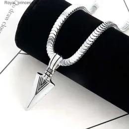 Pendanthalsband Arrow Pendant Necklace Ethnic Style 5mm bred kedja 316L Rostfritt stål Handgjorda Special Mens Gift Q240426