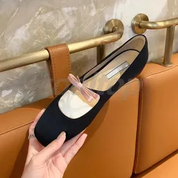 Scarpe vestiti a bowtie di lusso mary women di punta quadrata di seta in pelle lucida balletti femmine da ballo da ballo da ballo da ballo da ballo da ballo rosso