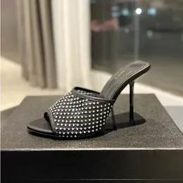 Luxury Donne's Designer Slifor Sandali Sinesti di strass in maglia talloni sottili tacchi alti con le dita delle dita delle dita delle dita del vestito scarpe da festa a metà tacco per feste muli biondi biondi