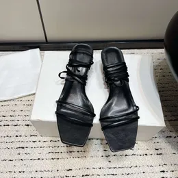 Дизайнерские сандалии Женщины скользят туфли Dongguan, сделанные высококачественными световыми роскошными рядами минималистские носки толстой средней кожи внутри женского комфорта 8dn9