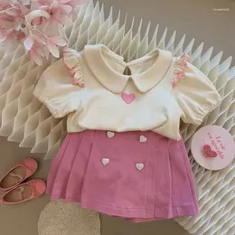 Set di abbigliamento 2024 Summer Girls Set Love Amoughed Bubble Maniche Shorts Shorts Shorts Shorts Scherma Due pezzi Sweet Cute Baby Wear