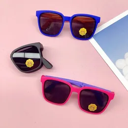 Crianças de óculos de sol Versão Viagem Fashion côncavo Po PO, Tomando dobramento polarizado de silicone resistente a UV 240419