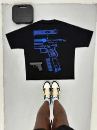 남자 티셔츠 2023 여름 티셔츠하라 주쿠 남성 힙합 glock 우리는 그래픽 인쇄 라운드 넥 면화 고딕 쇼프트 Sve 상단 H240425를 믿는다.