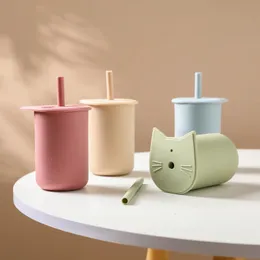 Mamãe para alimentação de bebê Crianças Copo Silicone Sippy Crianças à prova de vazamento de taça de cartoon Cato de palha infantil Handle Drinkware 240416