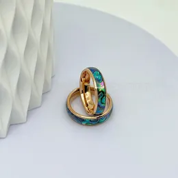 Anelli di fidanzamento in carbide di tungsteno per uomini e donne accessori da 8 mm ABALONE SHELLO INLAY COMPOSIZIONE PER LUCIMENTO COMPLEGGIO DI LUGO DI LUGO DI LUGO 240422