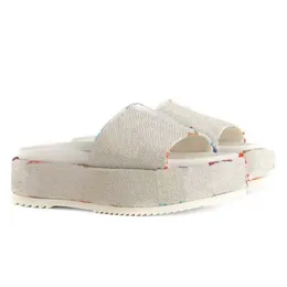 Designer Sandaler tofflor Summer Men Women Shoes Shaped Multicolor Luxury Slides Gjuten fotbädd i svart tonalt gummisula med präglad logotyp på Outer Side 07