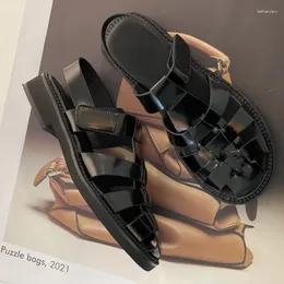 أحذية غير رسمية سوداء صندل نساء صيف 2024 أحذية جلدية أصلية أحذية مقربة