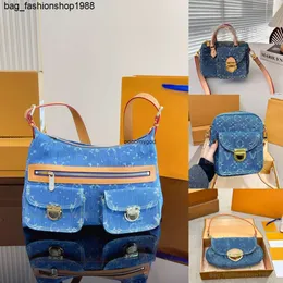 Denim vintage designer axelväska kvinnor tote väskor handväska resväska transport gammal blomma underarmsäck tryck handväska ryggsäck guld hårdvara påse blå väska