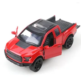 Estatuetas decorativas 1: 36 Alloy Car Modelo