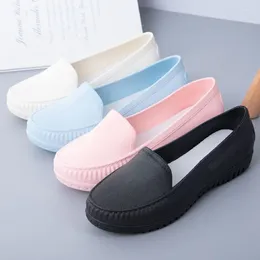 Повседневная обувь Maogu 2024 Summer PVC Водонепроницаемые плоские резиновые насосы обувь для женских лоферов без скольжения розовая платформа для женщин дождь