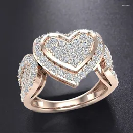 Rings de cluster Luxo Europeu e American Fashion Color Rose Color Love Heart Incluste Full Circle Crystal Ladies Noivado Ring inteira venda