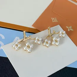 Fashion Women 18K Gold plated Designer Letter Stud Earrings Brand Designer Brand Letter Flower Crystal Rhinestone Earrings Wedding Party Jewelry