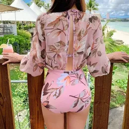 2024 Ny ny 2023New Floral Mesh One-Piece Swimsuit Women French Retro Sexig Halter Hög midja Bikiniretro Halter Bikiniretro Halter