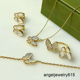 Tasarımcı Takı Van Kolye Küpe Yüzükler Bilezik Seti Altın Gül Altın Kelebek Kolye Diamond Luxury Marka Klasik Kutu ile Kadınlar İçin Klasik