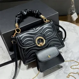 PU DERİ KADINLAR İÇİN DERİ Omuz Çantası Yaz Çantası 2024 Yeni Modaya ve Şık Tek Omuz Crossbody Bag Lady debriyaj Çanta Birçok Renk Eşleme Çantası